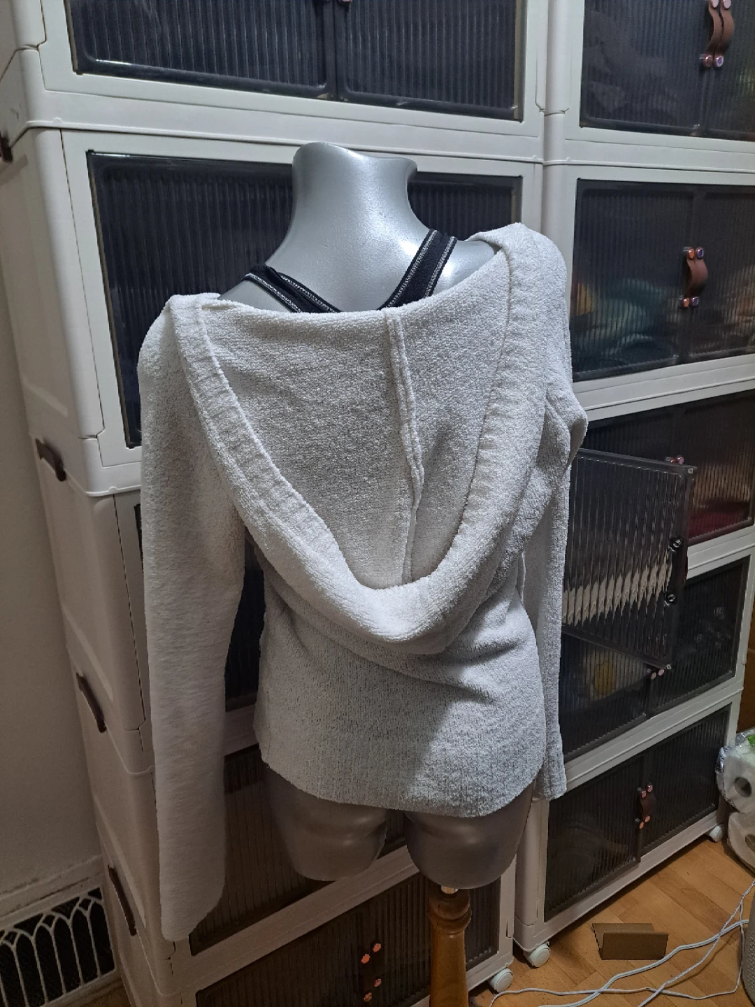 White Fuzzy Sweater with Pocket 🌱 - photo 2