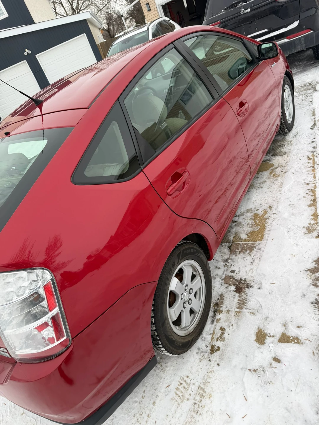 Red Toyota Prius Hybrid - photo 5