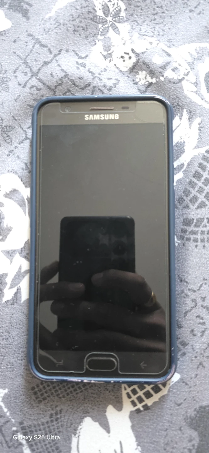 Samsung J7 prime 2 with earbuds - photo 3