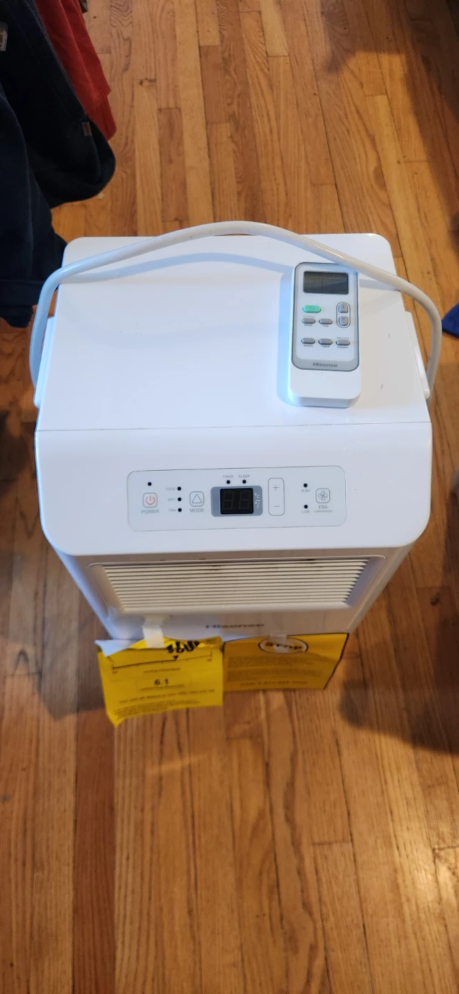 Hisense Portable Air Conditioner Unit with Remote and Insulator - photo 2