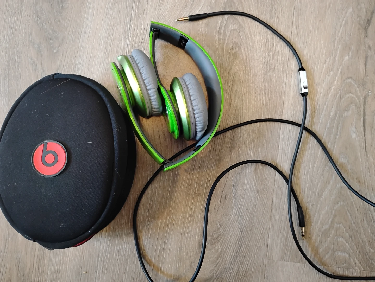 Beats by Dr. Dre Solo HD on-ear wired headphones in green