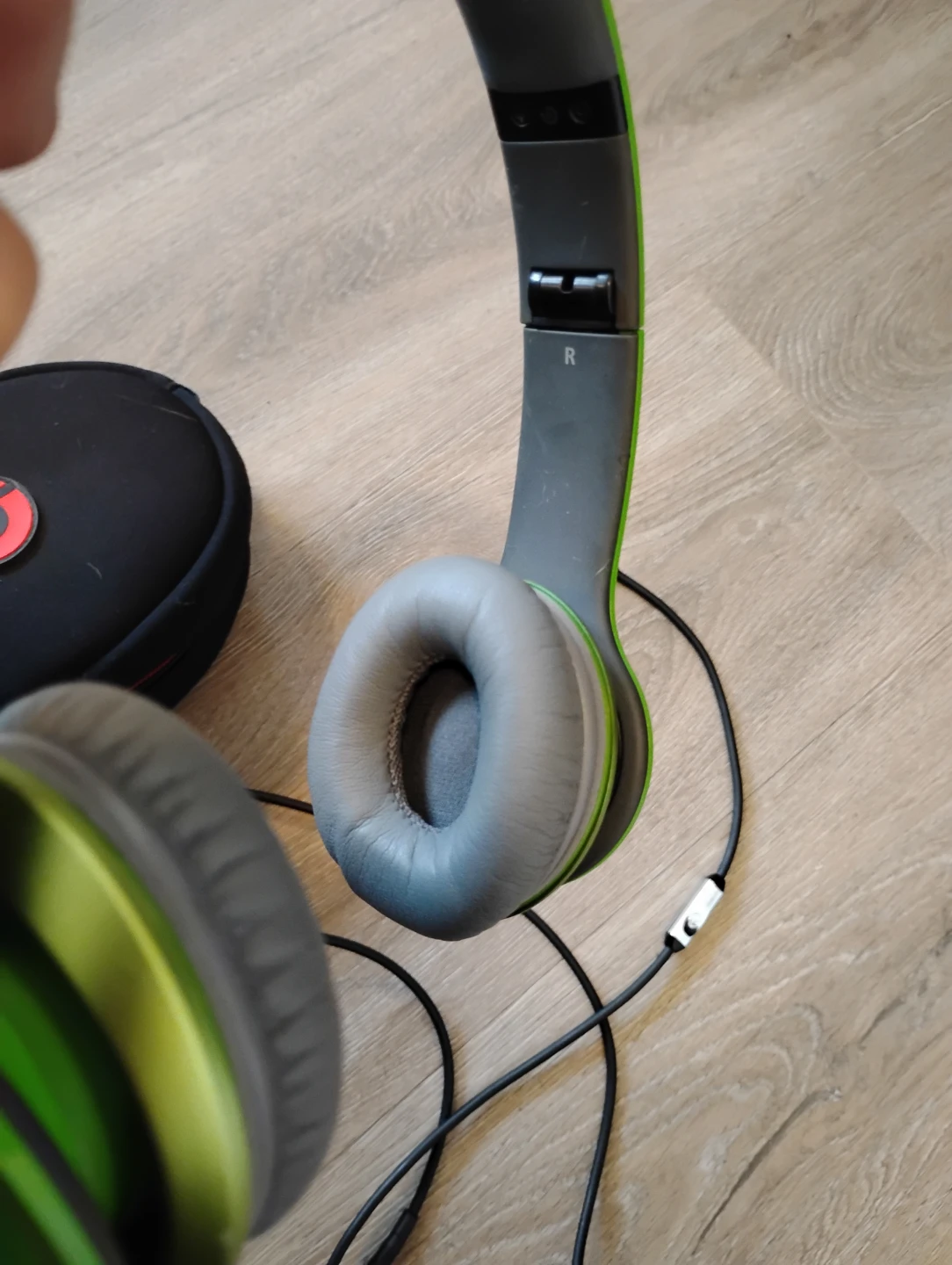 Beats by Dr. Dre Solo HD on-ear wired headphones in green - photo 3