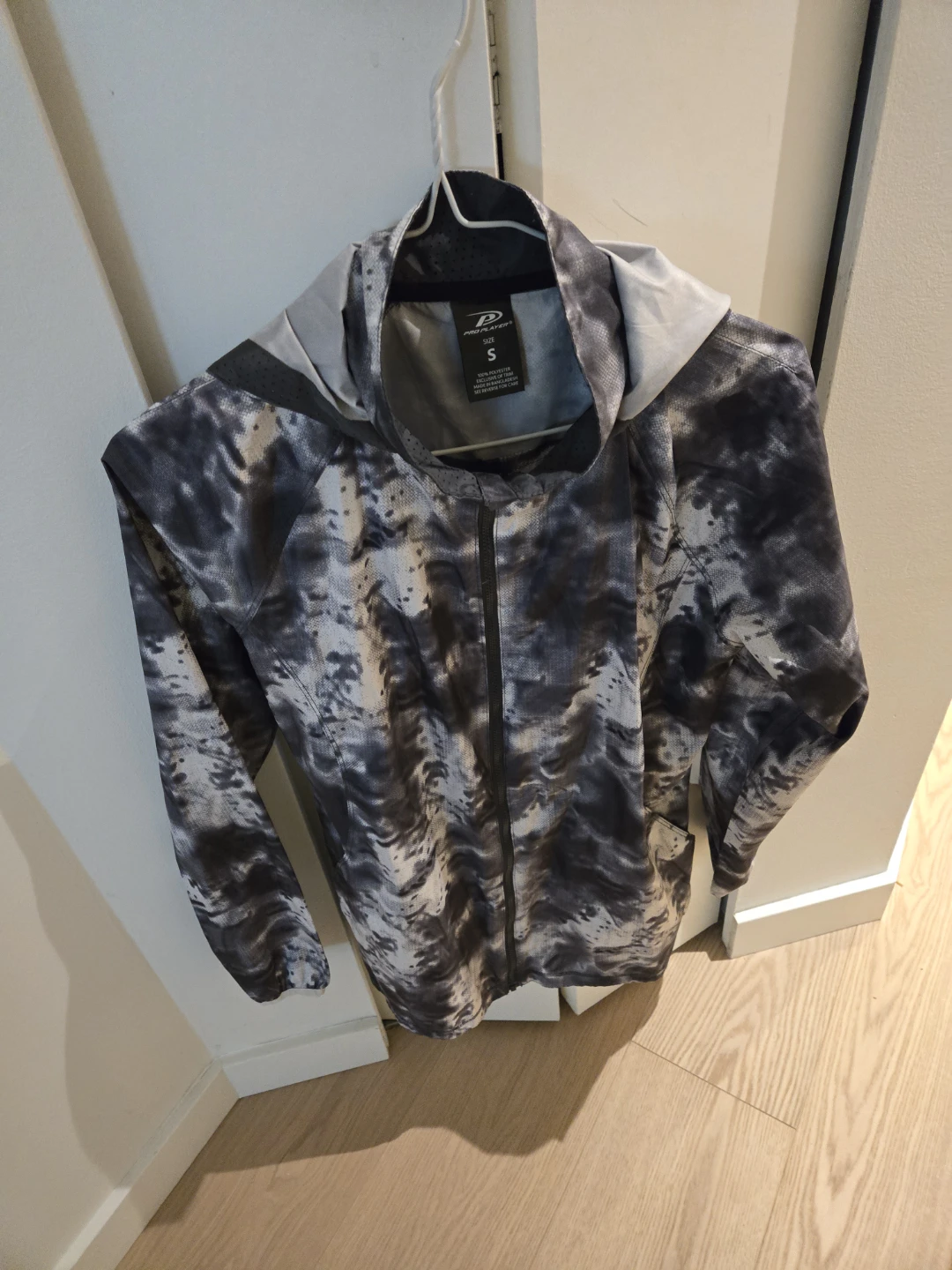Women's sports Jackets - Various Brands & Sizes - photo 3
