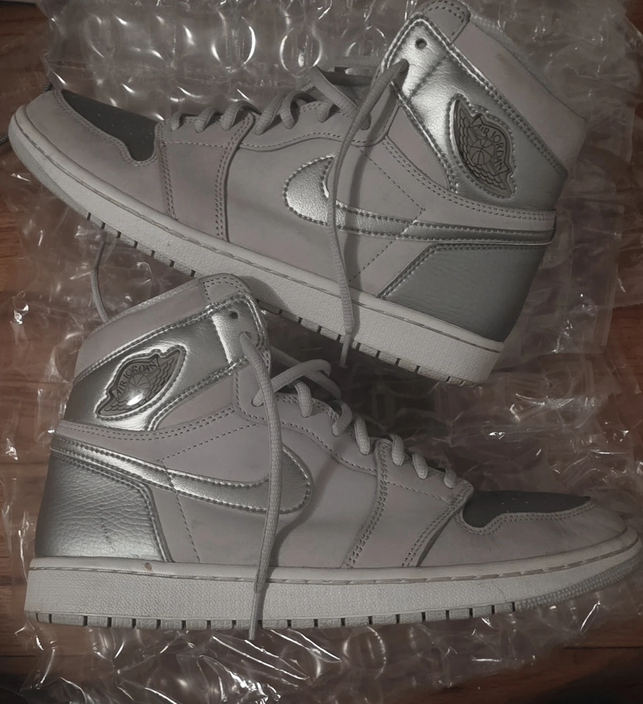 Air Jordan 1 Retro High OG Silver Toe