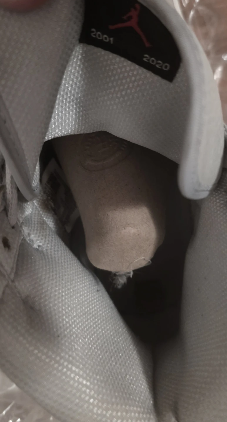 Air Jordan 1 Retro High OG Silver Toe - photo 3