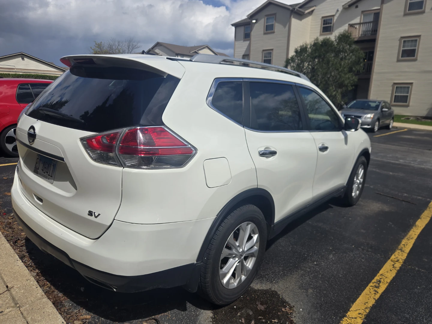 White Nissan Rogue SV