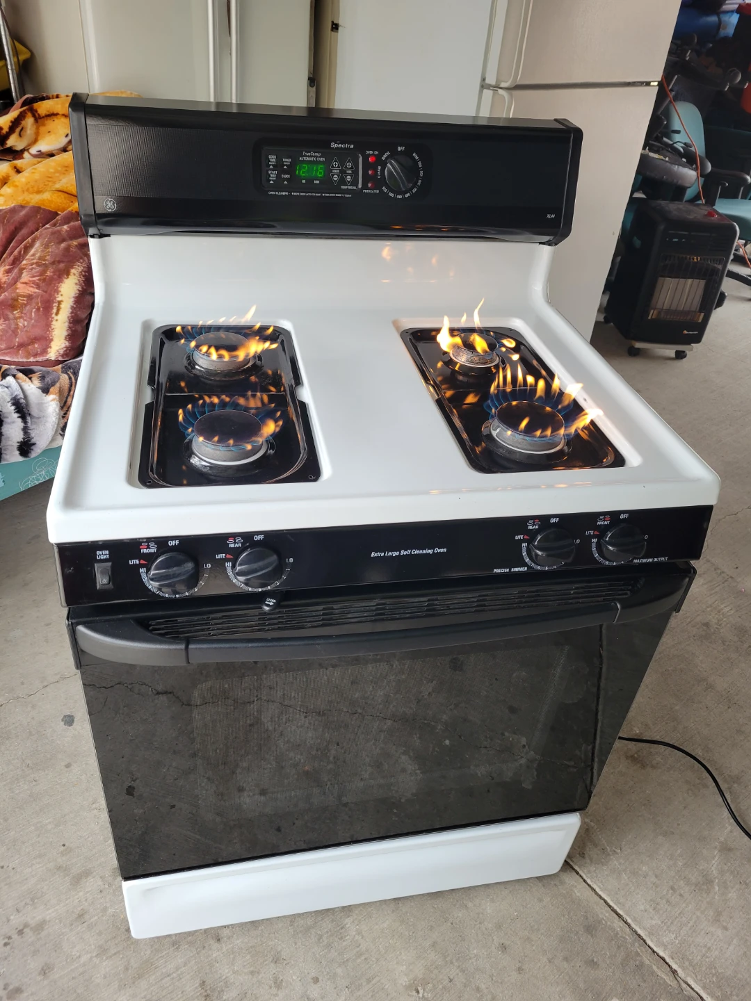 GE Spectra Electric Range with Self-Cleaning Oven - photo 5