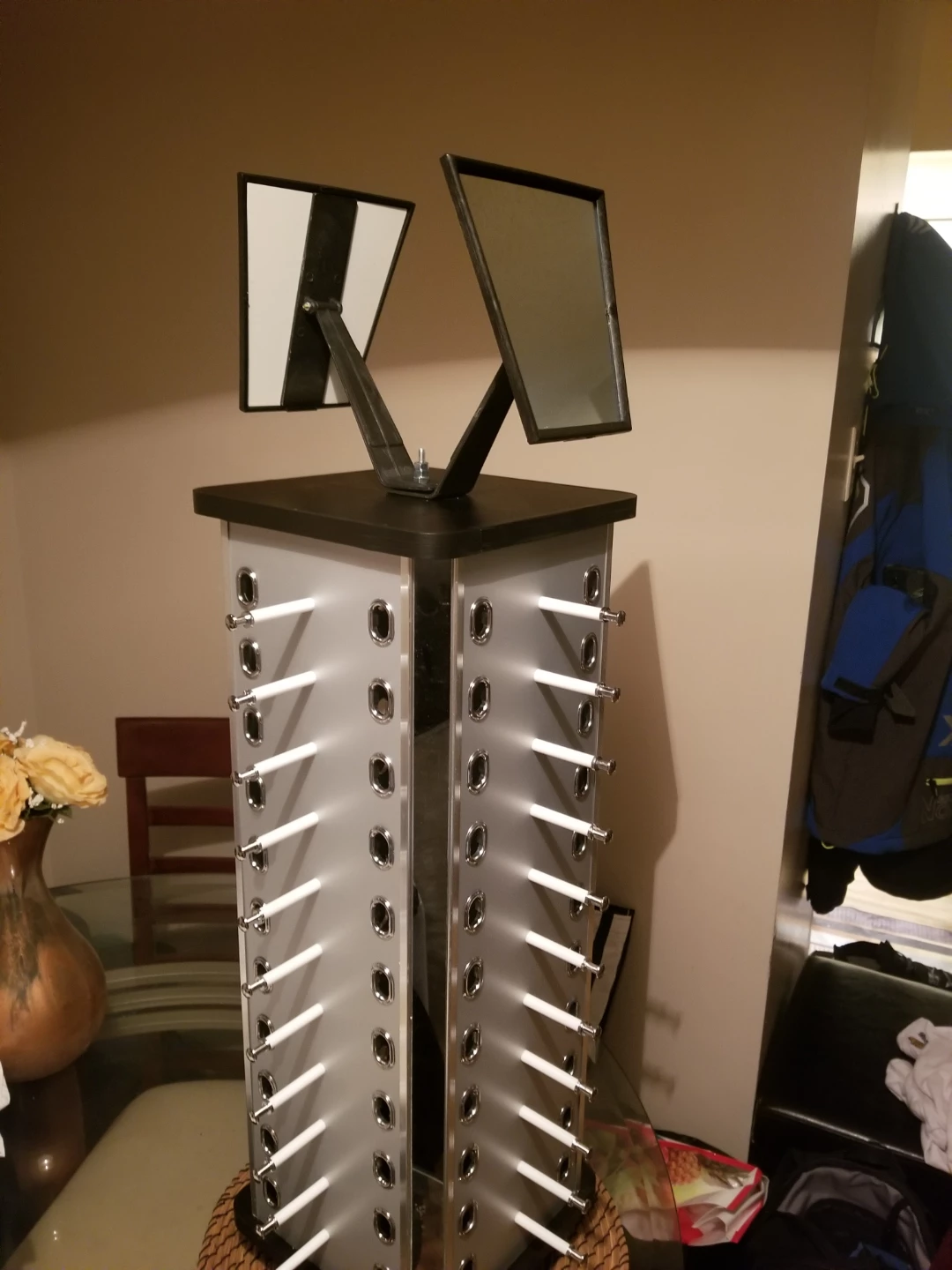 Rotating Glasses Display Rack