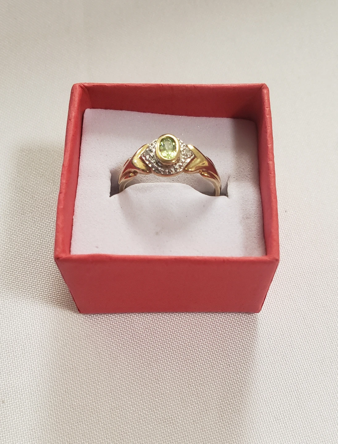 Like New Women's Elegant 9K Ring With Peridot And Diamonds - photo 2