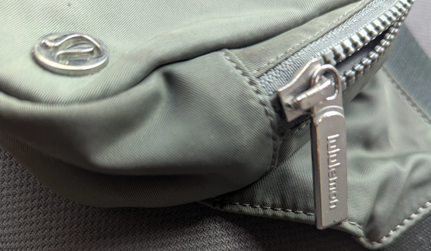 Lululemon Everywhere Belt Bag - Olive Green - photo 3