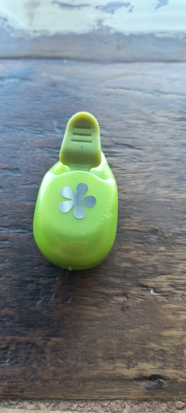 Green Flower Shaped Paper Punch - photo 3