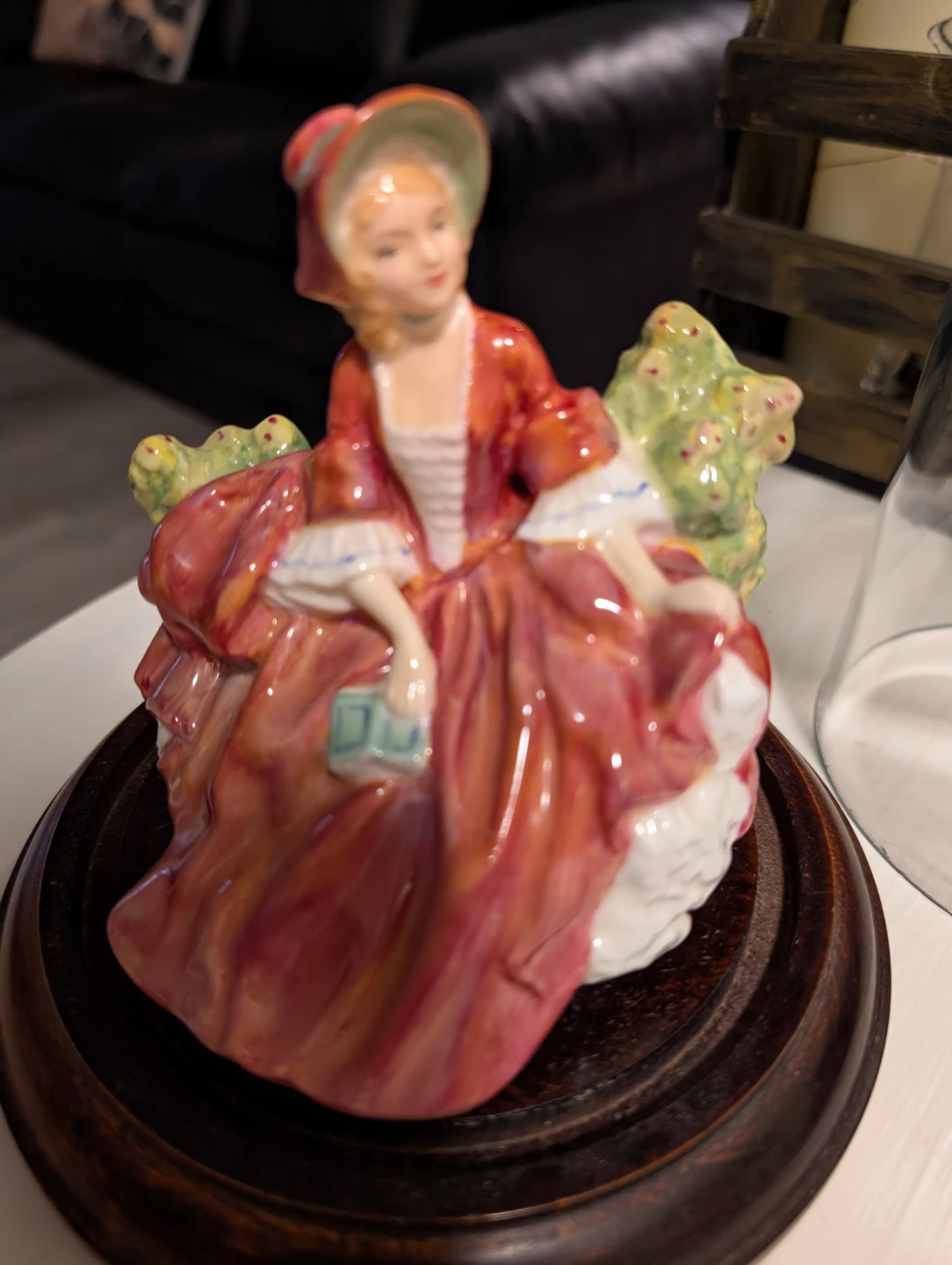 Royal Dalton Porcelain Figurine Woman Dress - photo 4