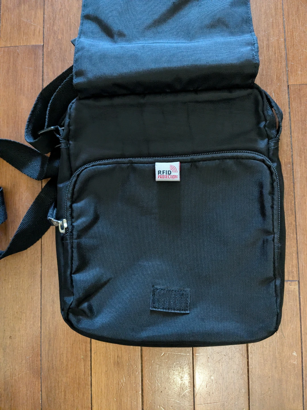 Swiss Gear Black Messenger Bag with RFID Protection - photo 2