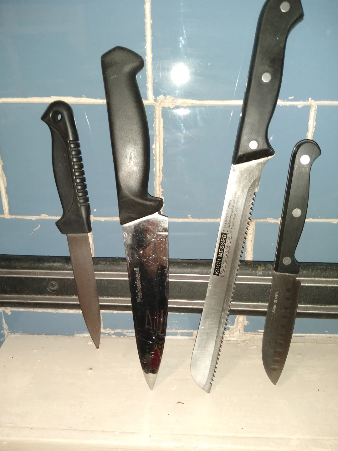 Magnetic strip for holding knives