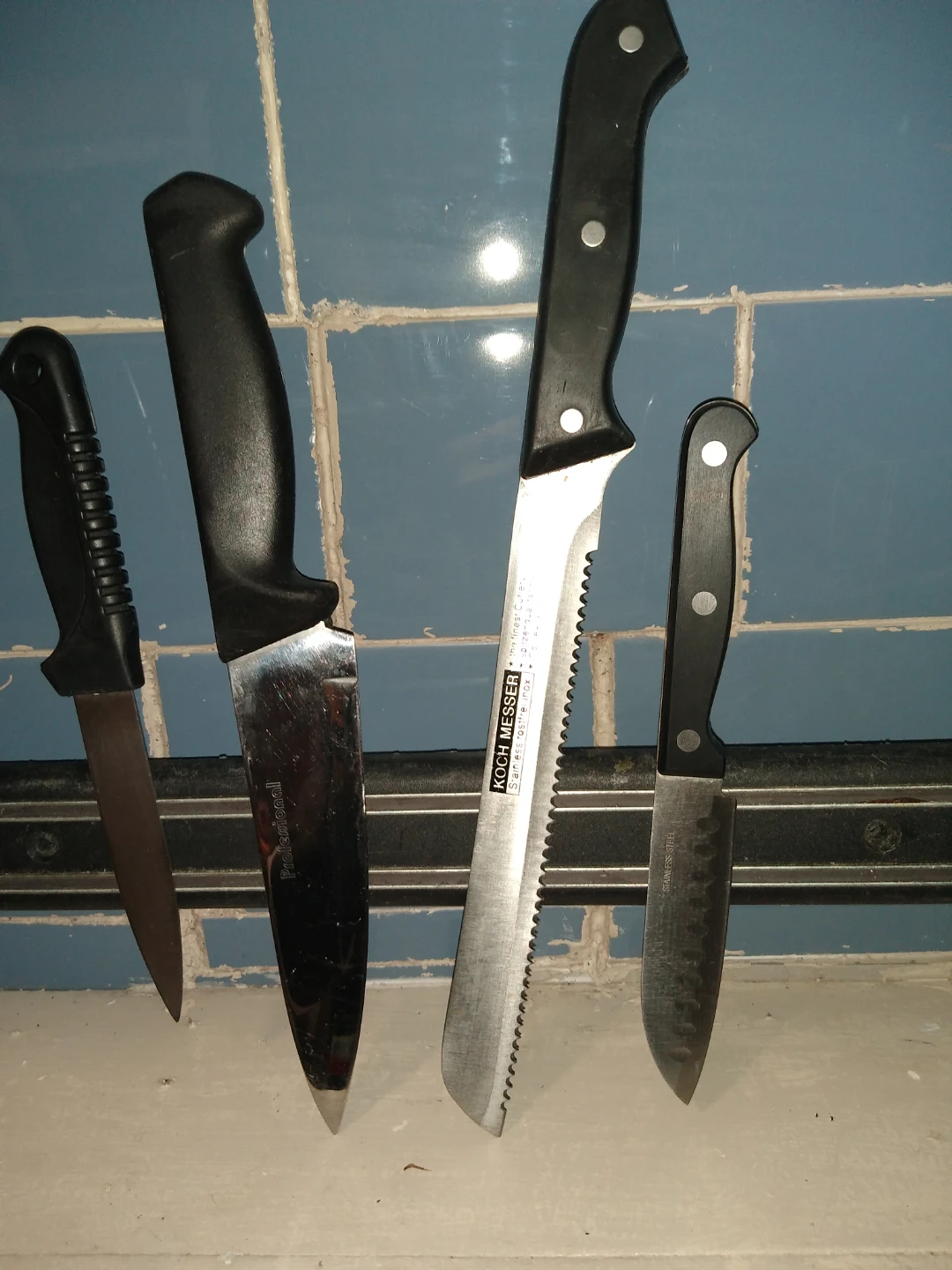 Magnetic strip for holding knives - photo 2