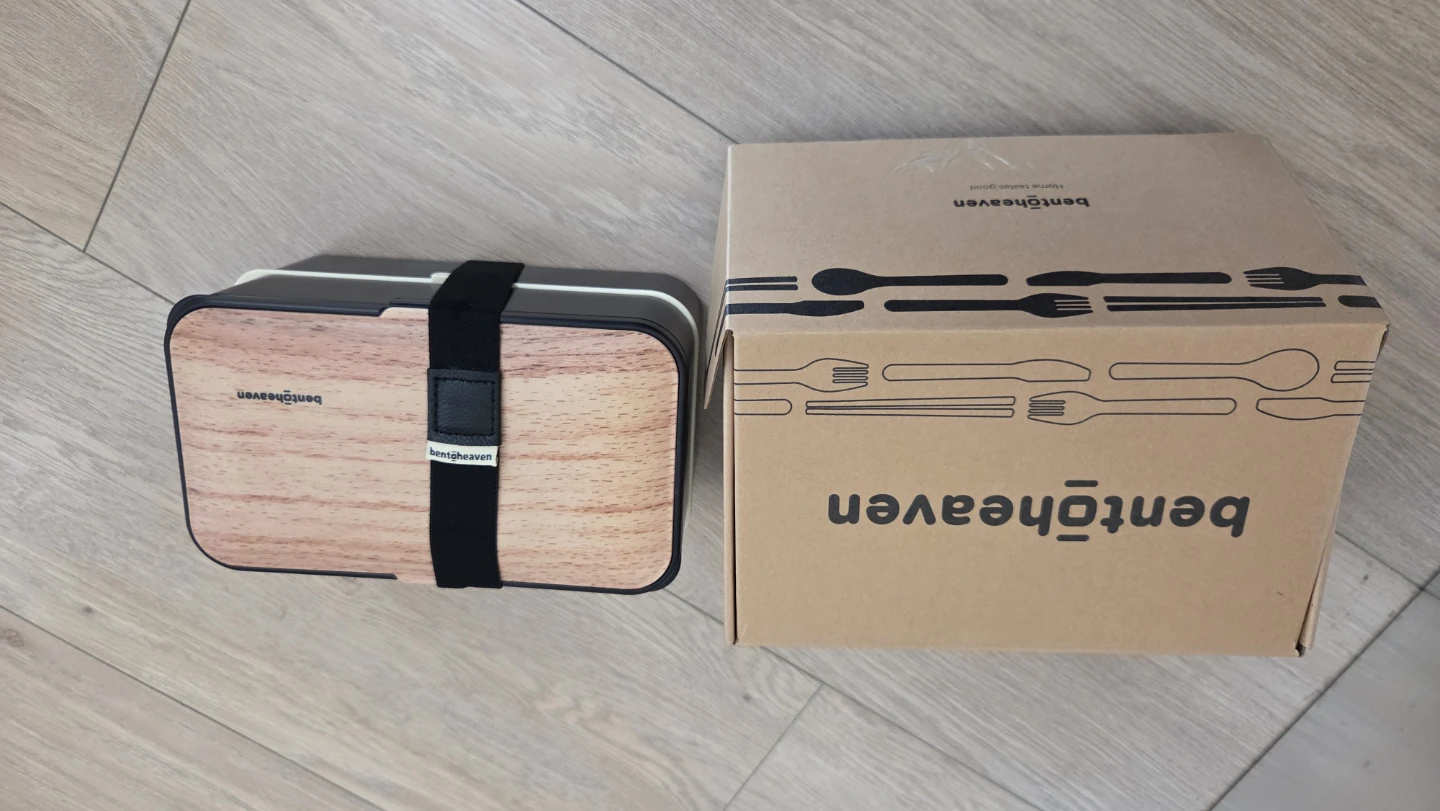 Bentoheaven Lunch Box with Wood Grain Finish