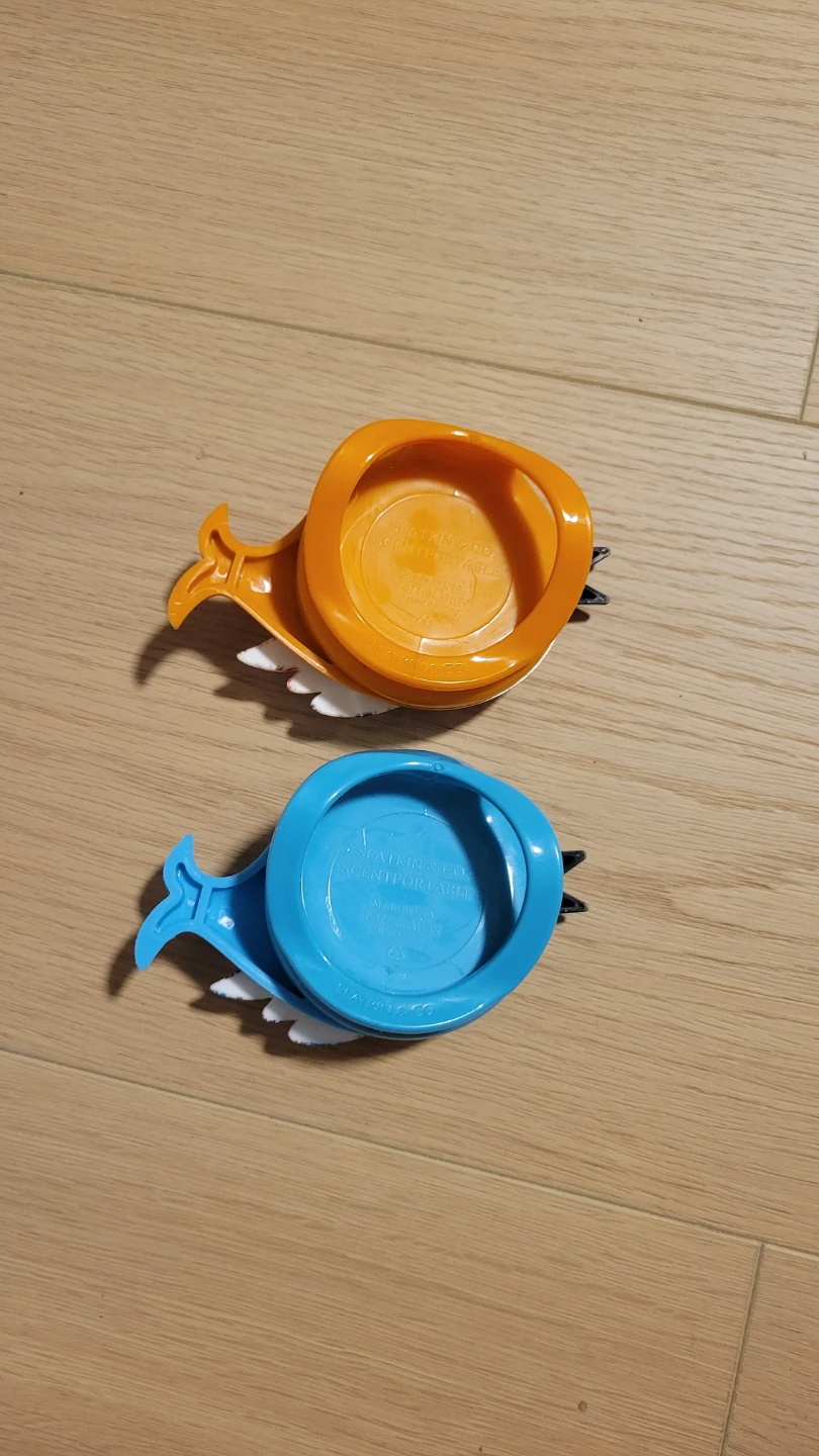 2 Bath and body works car fragrance holders - Blue and Orange - photo 2