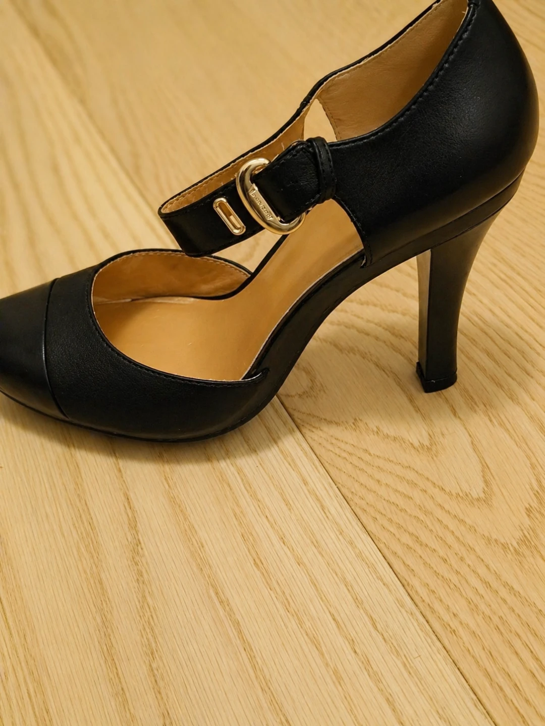 Michael Kors Black Patent & Suede Heels - photo 5