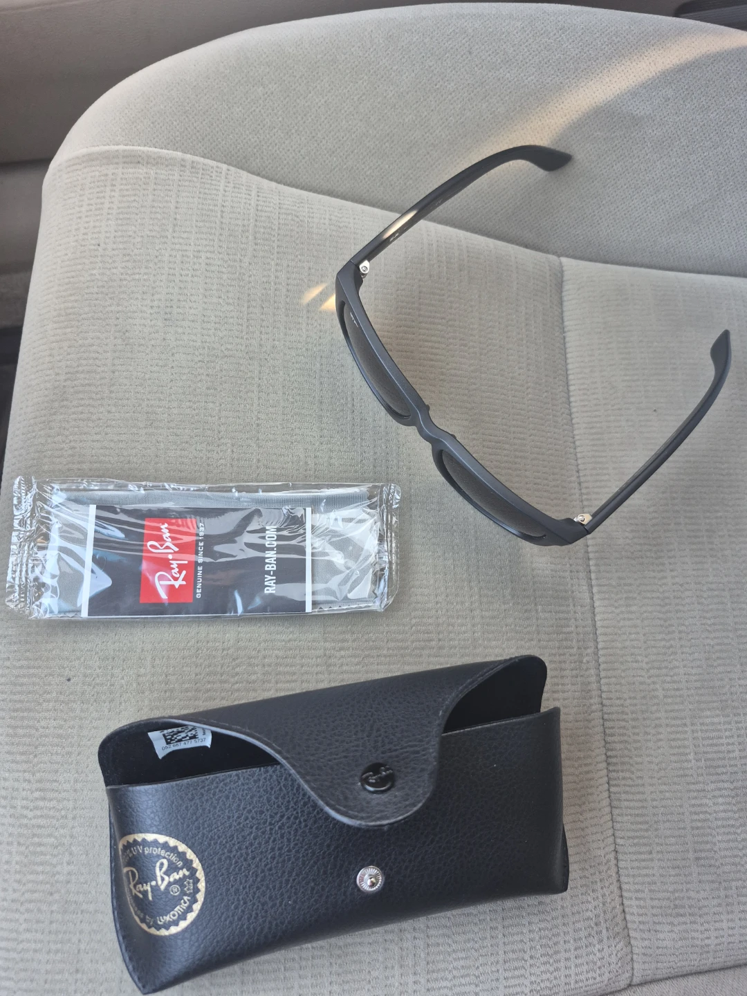 Ray-Ban Wayfarer Sunglasses - photo 4