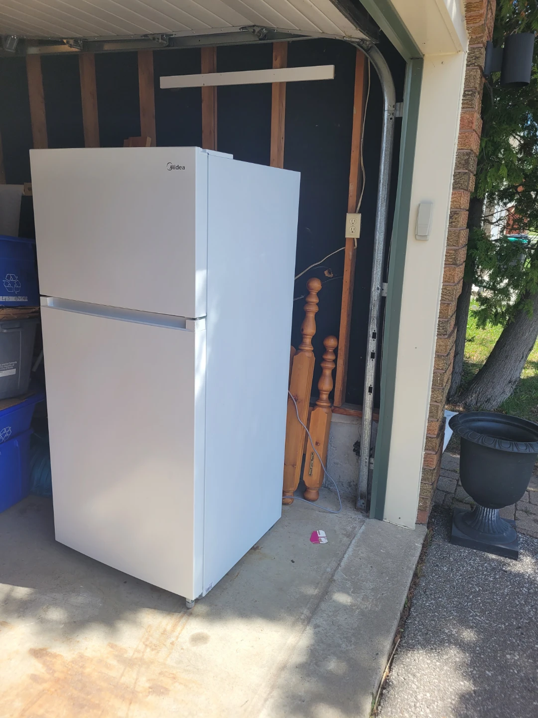 Midea White Top Freezer Refrigerator