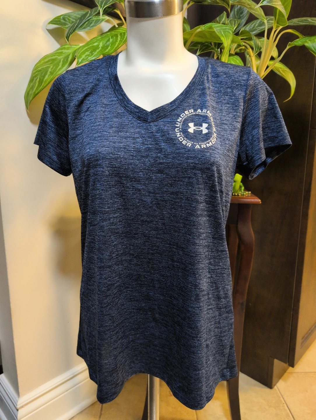 Under Armour Loose Fit V-Neck T-Shirt - MD/M