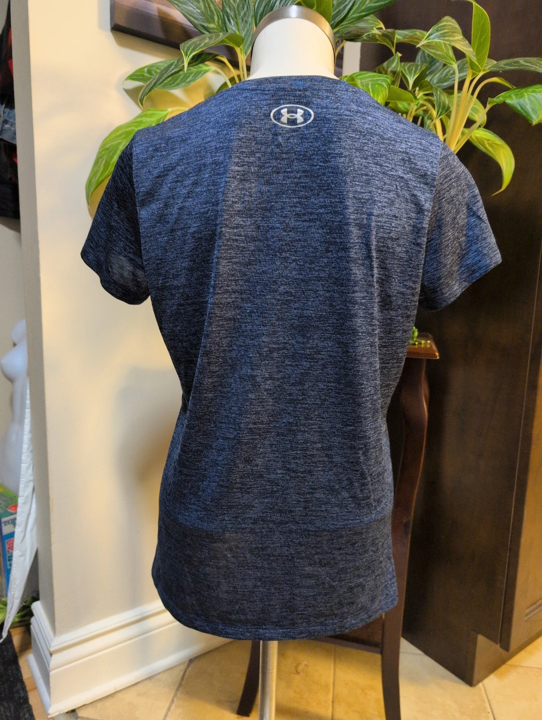 Under Armour Loose Fit V-Neck T-Shirt - MD/M - photo 3