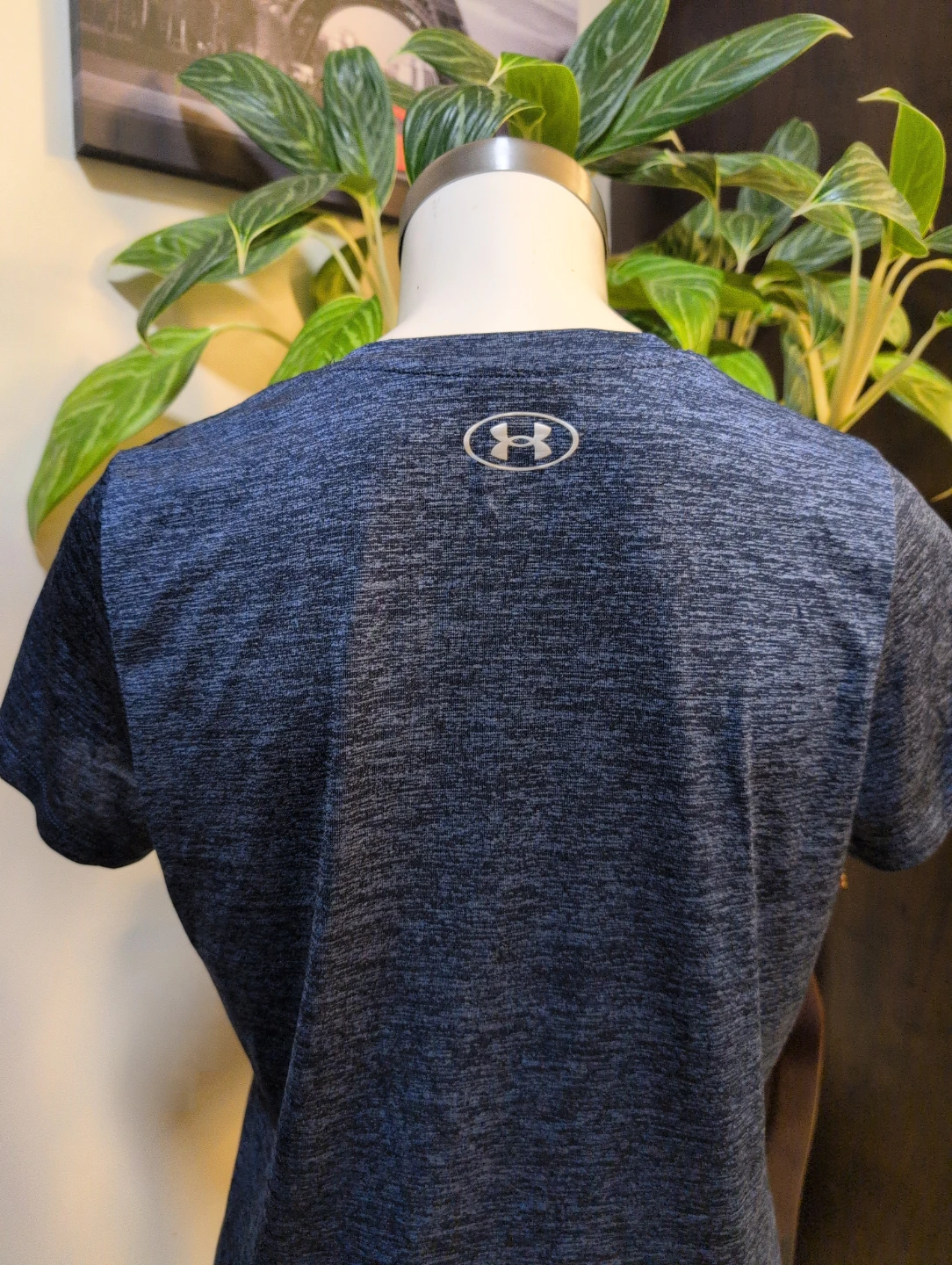 Under Armour Loose Fit V-Neck T-Shirt - MD/M - photo 4