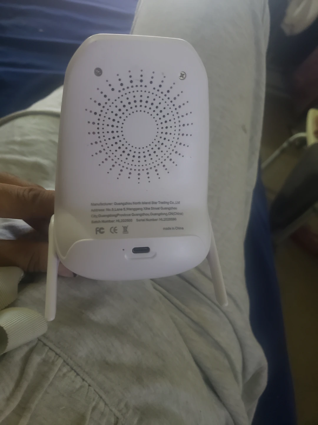 White Wireless Charging Stand - photo 3