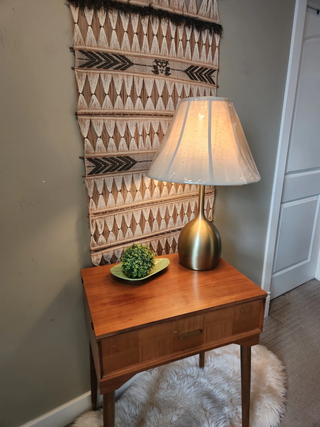 GOLD Metal Table Lamp with Linen Shade