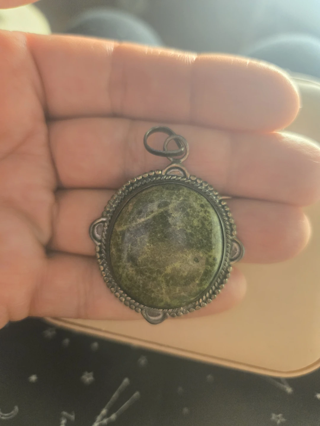 Vintage Green Stone Pendant Necklace - photo 3