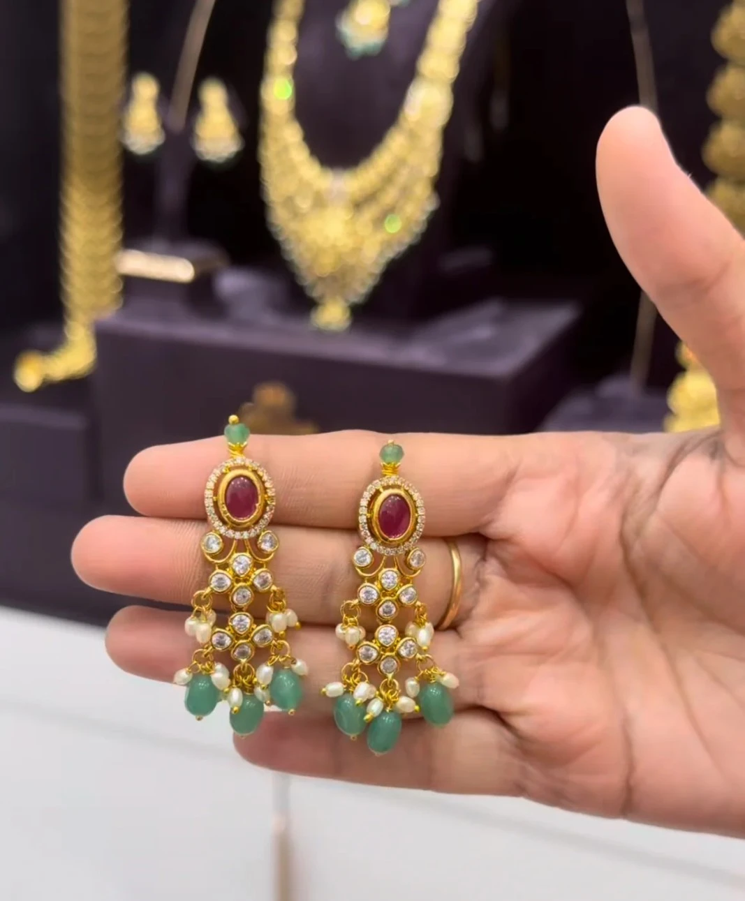 Brand new Gold Earrings with Emeralds and Pearls - photo 2