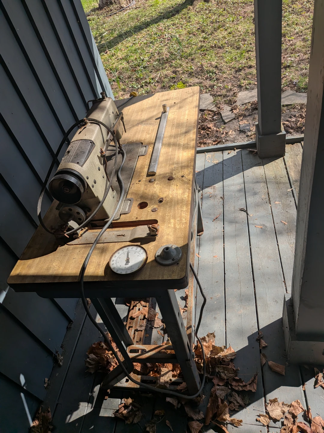 Vintage Industrial Sewing Machine with Table - photo 2