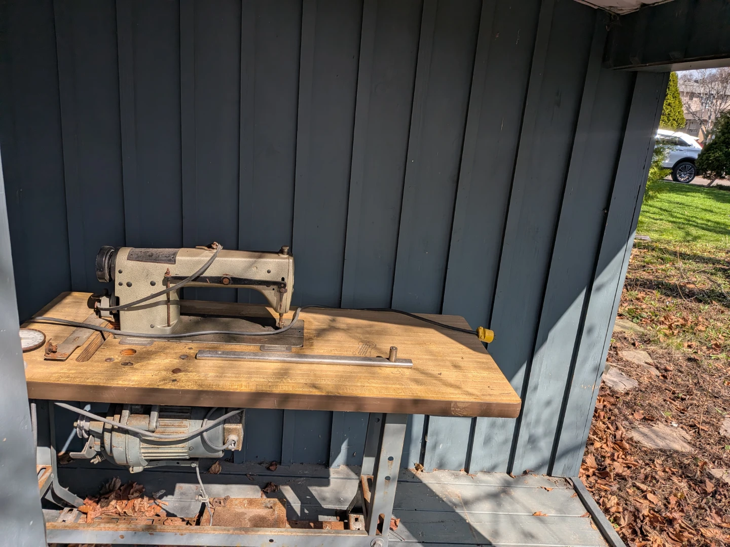 Vintage Industrial Sewing Machine with Table - photo 3