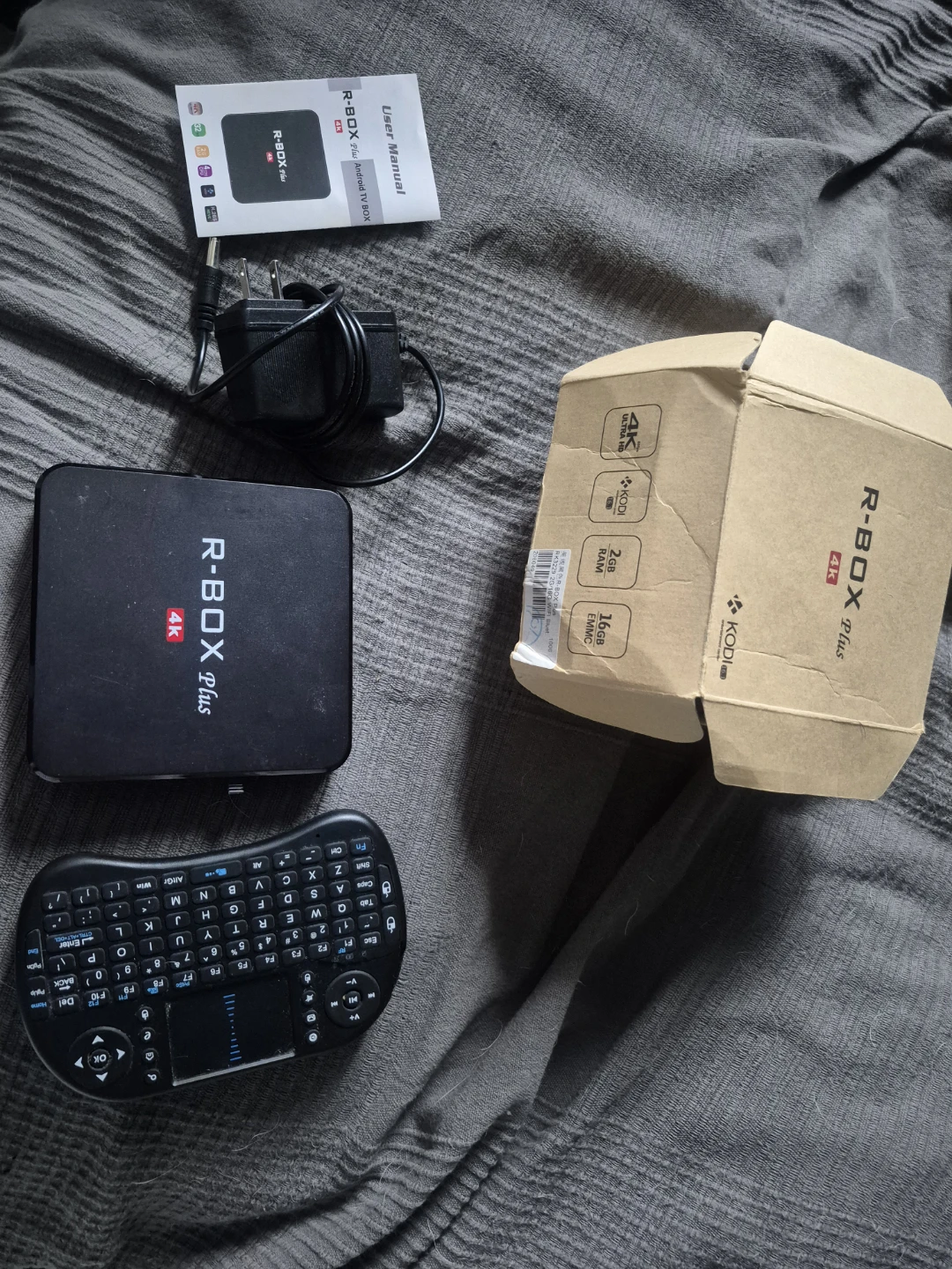 R-BOX Plus 4K Android TV Box with Keyboard