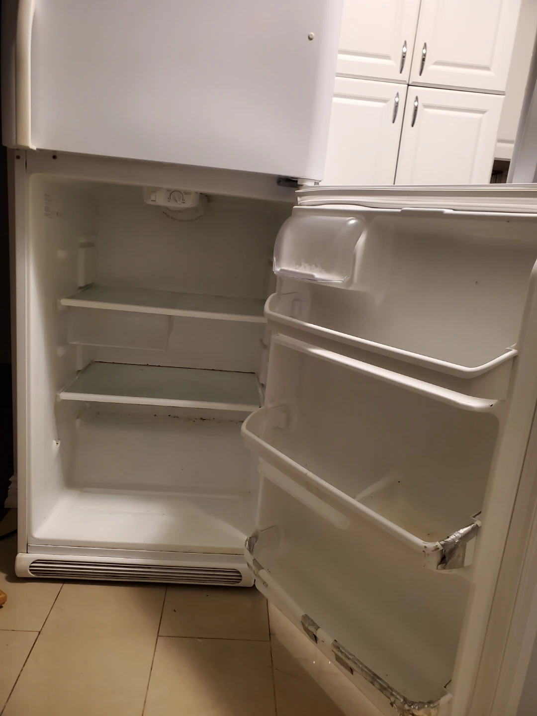 White Kenmore 30 inch wide Top Freezer fridge - photo 3