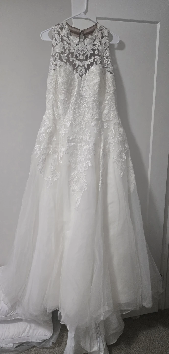 White Lace Wedding Dress by Oleg Cassini - photo 5