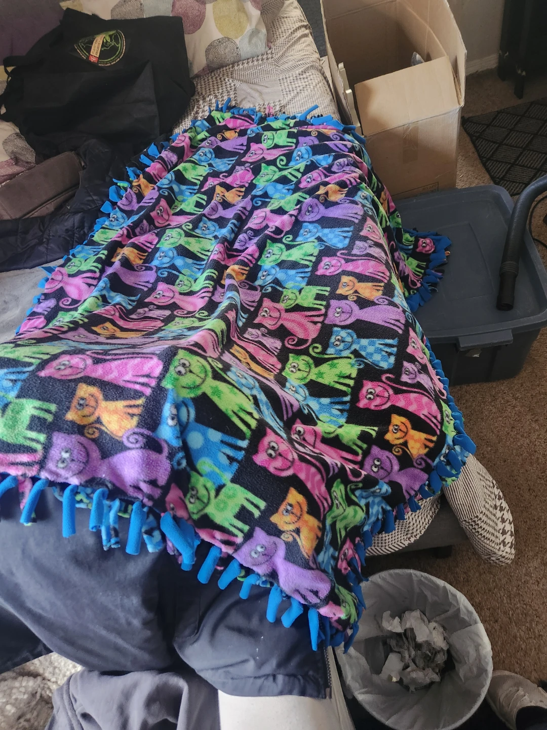 Fleece Tie Blanket with Cats - photo 2