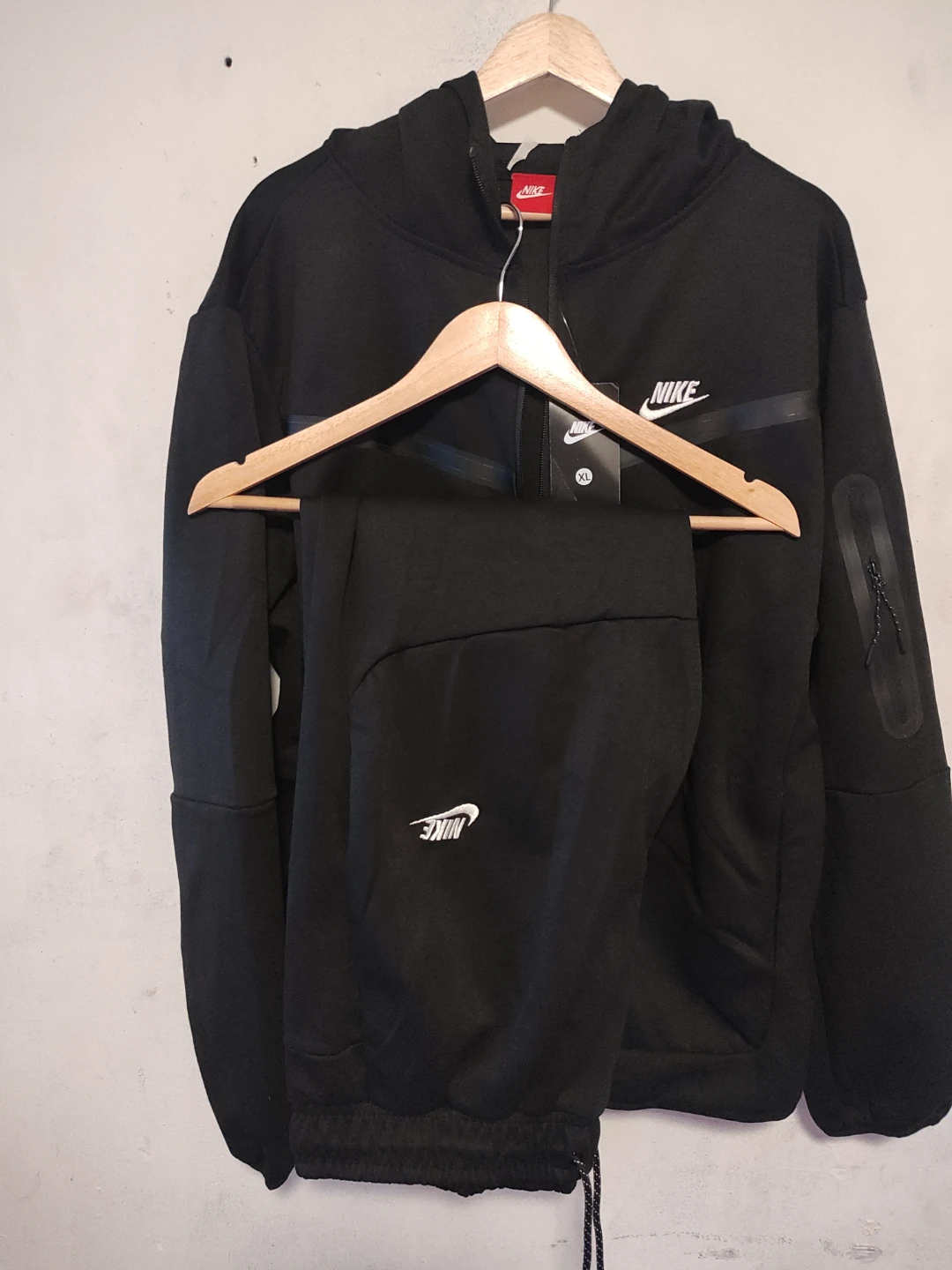 Nike Tech Fleece Full Zip Hoodie and Pants Set