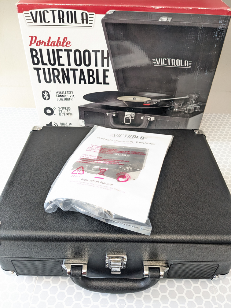 VICTROLA 3speed Bluetooth Turntable with Built in Speakers - photo 3