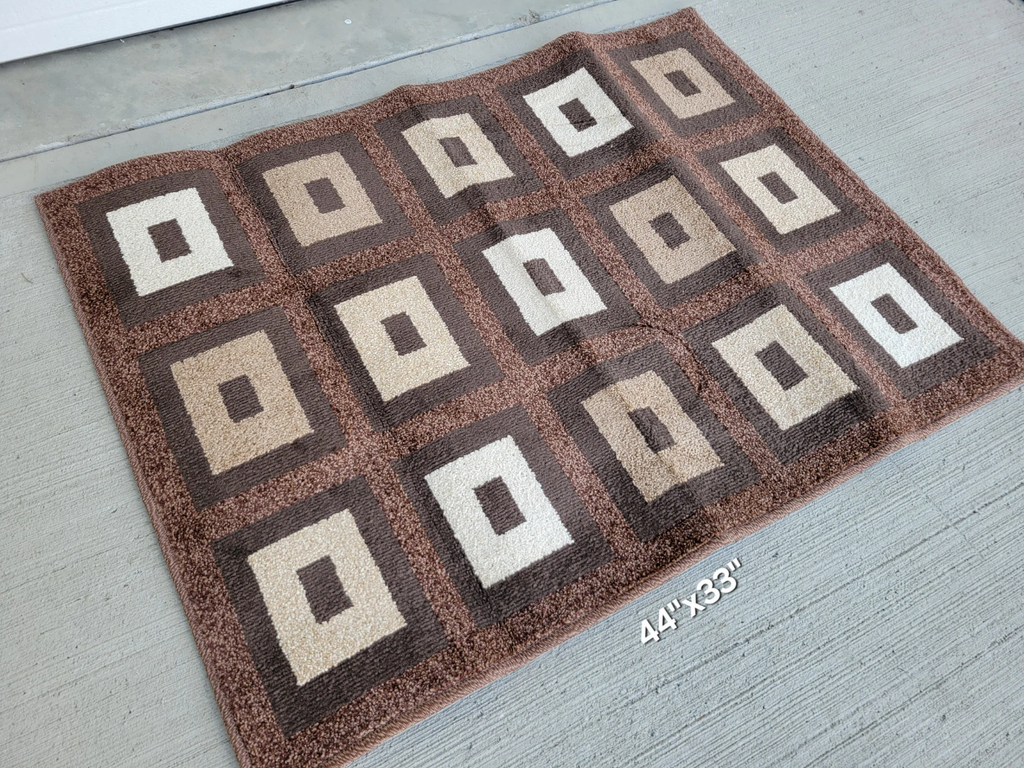 Beautiful Brown Geometric Area Rug.