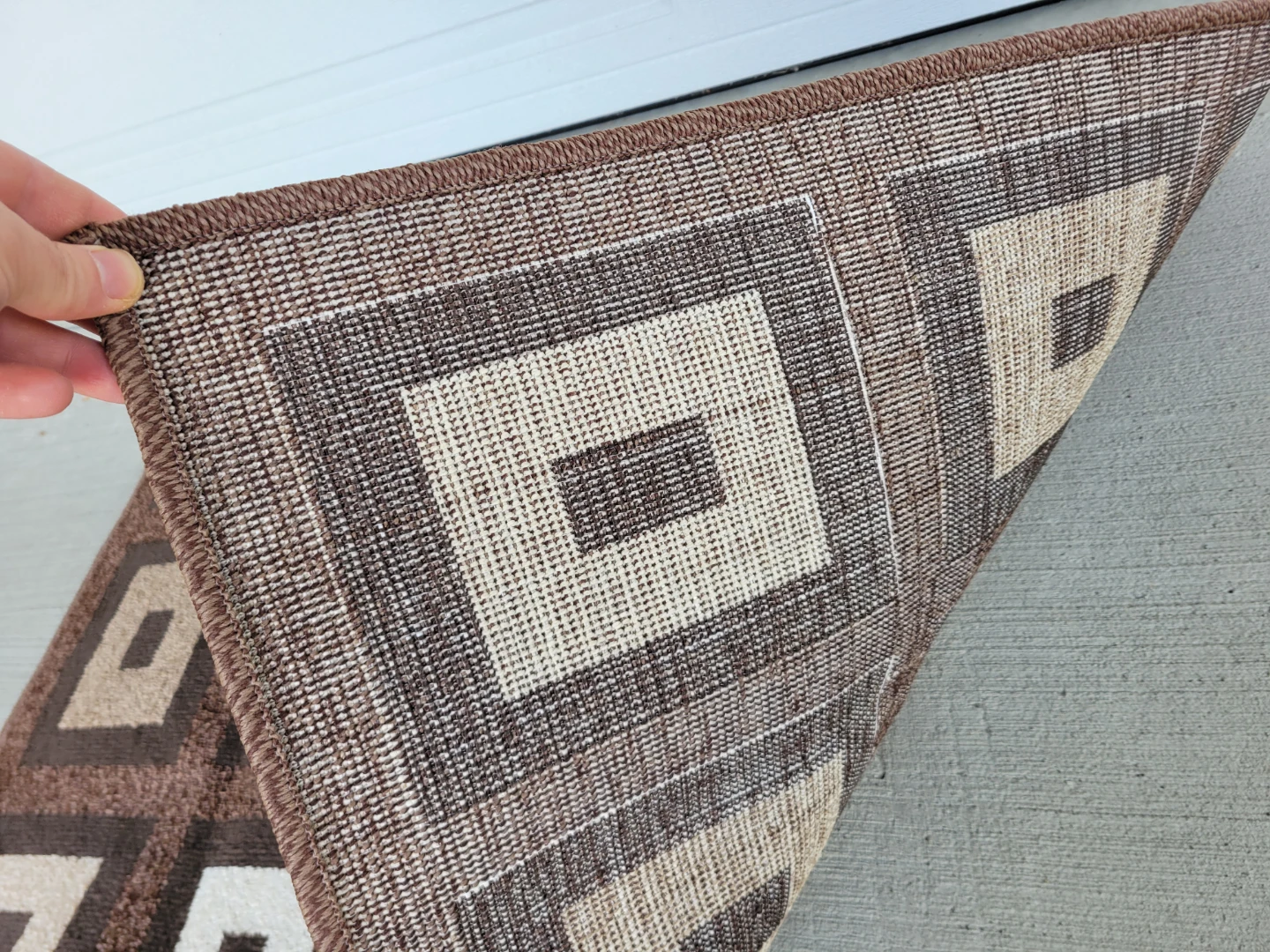 Beautiful Brown Geometric Area Rug. - photo 2
