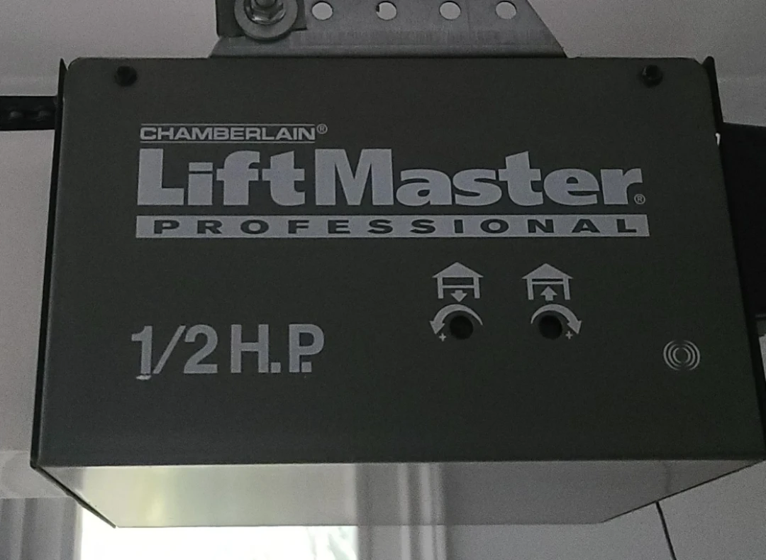 2-sets LiftMaster Professional 1/2 HP GarageDoor Opener w/Remote - photo 2