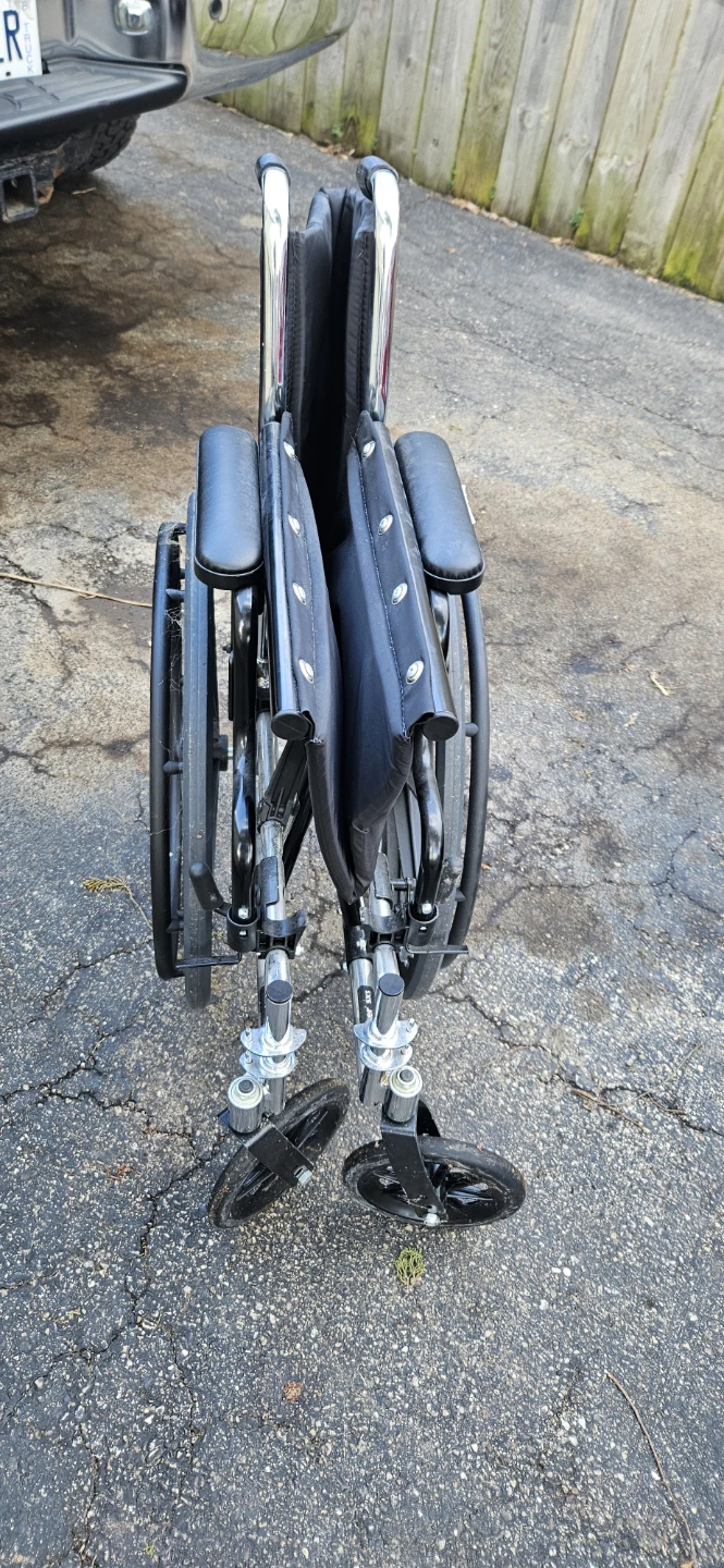 Invacare Folding wheelchair - photo 2