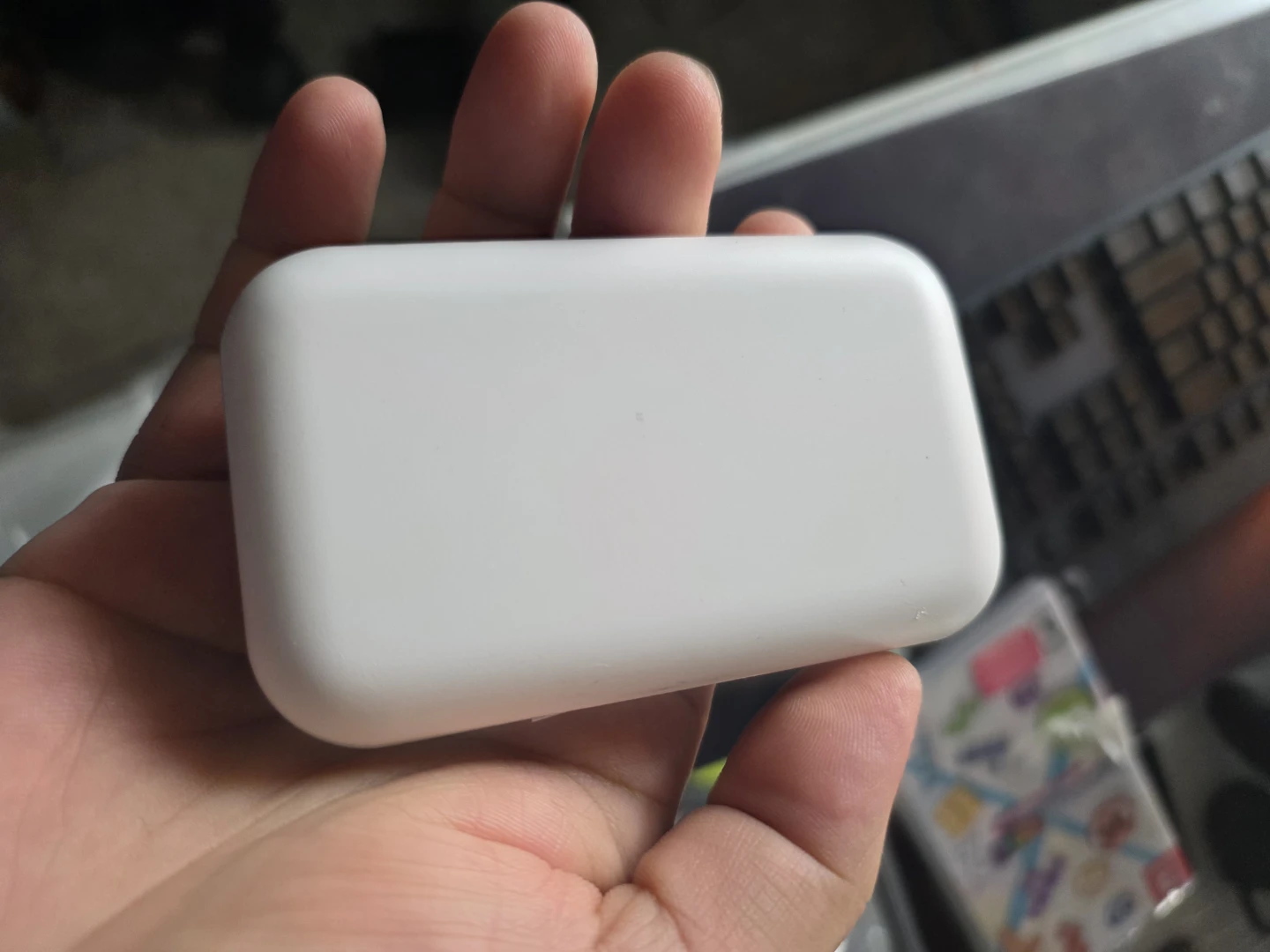 White 4G/5G WiFi Hotspot - photo 3