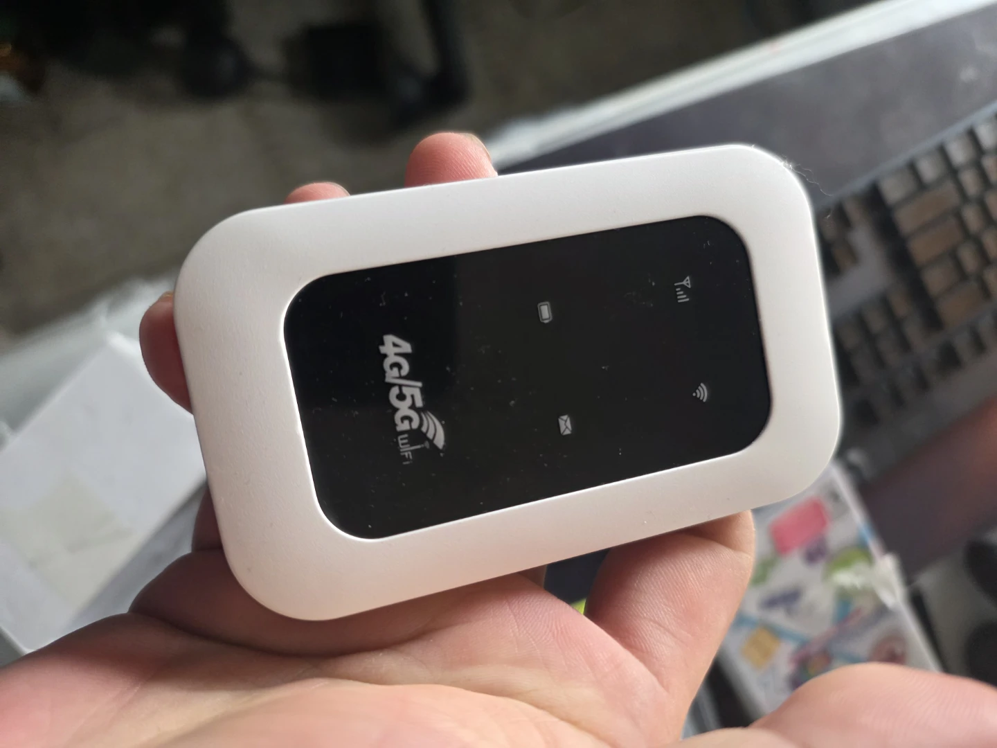 White 4G/5G WiFi Hotspot - photo 4