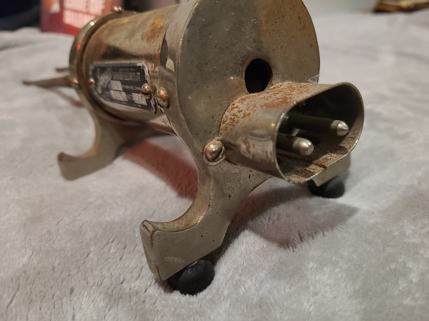 This is a vintage hair curling iron - photo 3