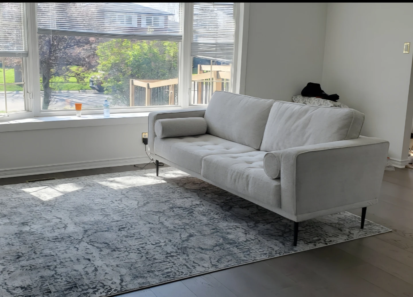 cream Tufted Sofa - photo 3