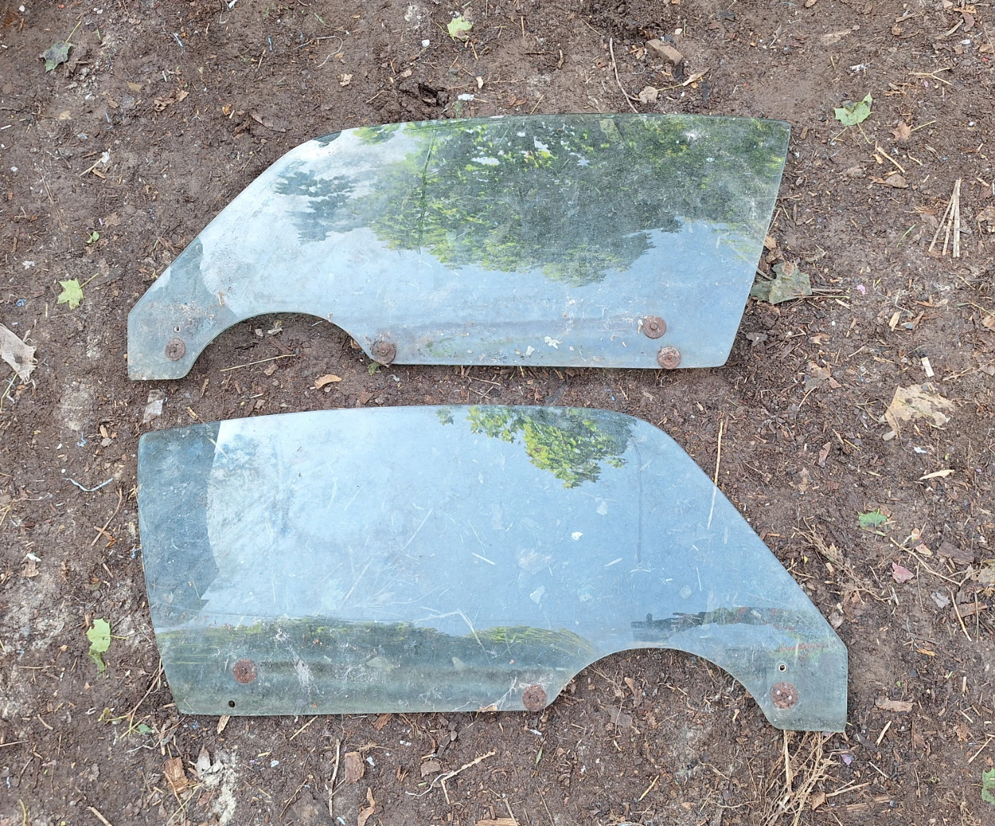 '81 Camaro Pair of Door Windows 🌱