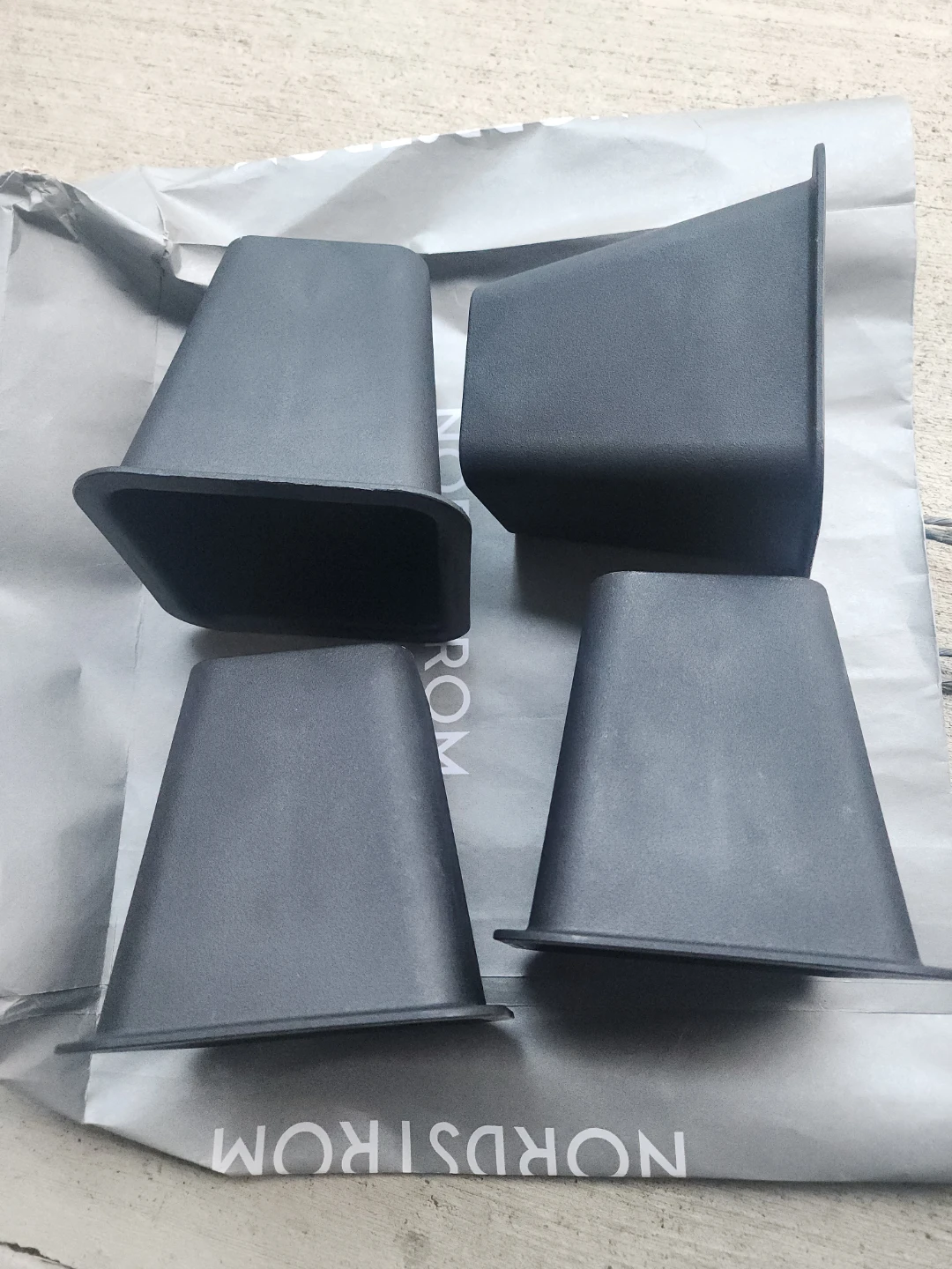 Set of 4 Black Bed Risers - photo 3