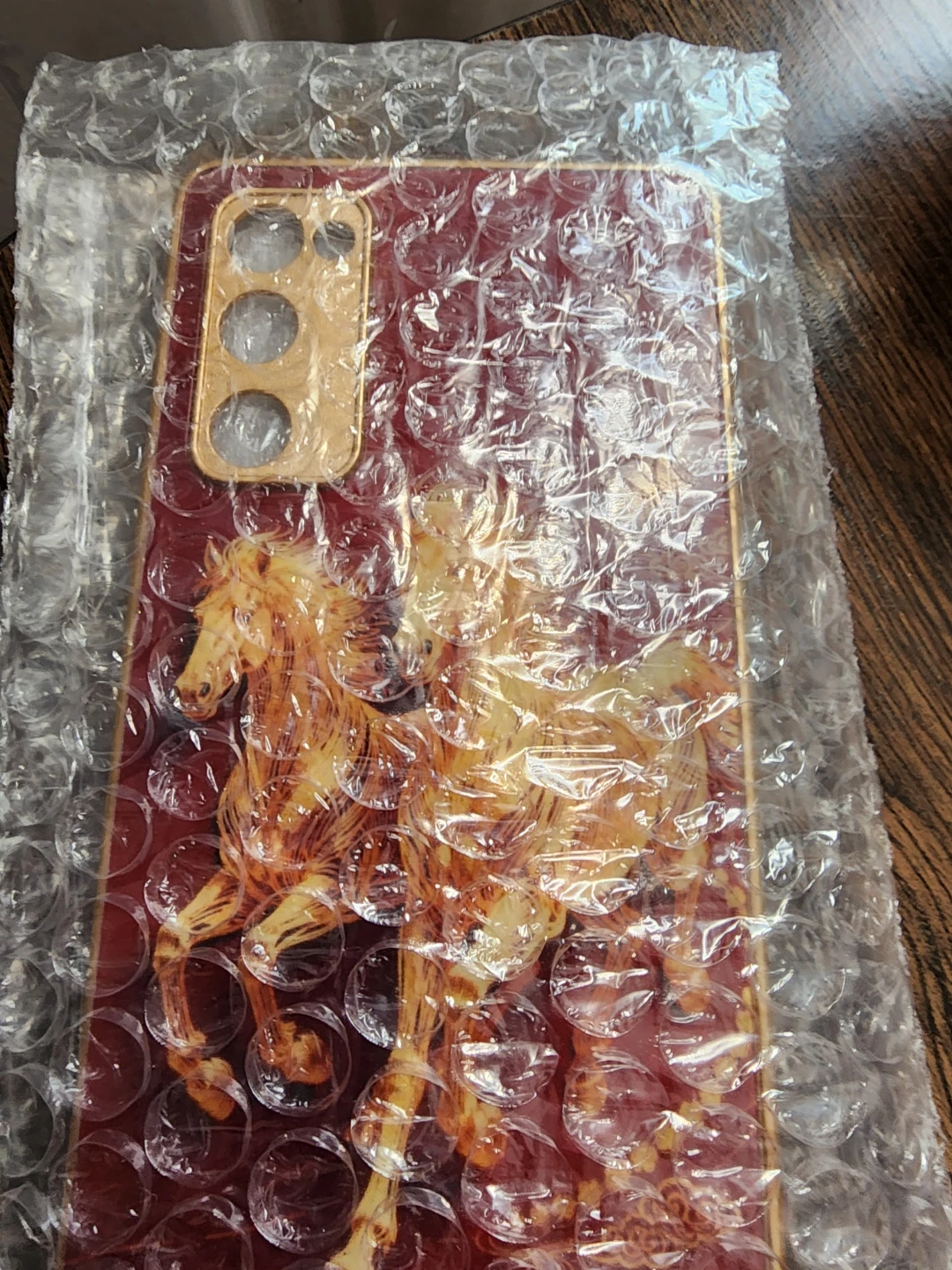 Red Phone Case with Gold Horse Design for S20 fe - photo 2